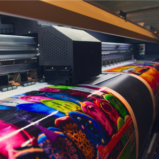 Dynamic commercial mobile graphics for brand visibility on the move.